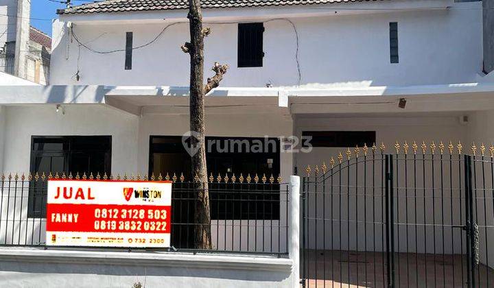 Rumah Sudah Renovasi SHM di Babatan Mukti, Surabaya 1