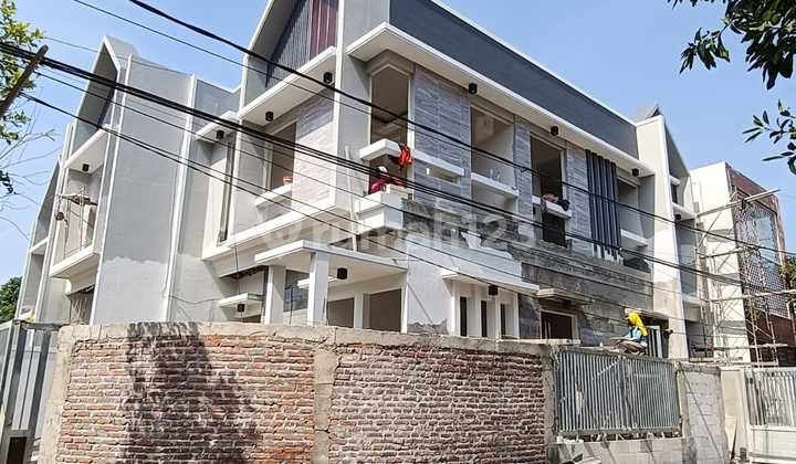 Rumah Bagus Unfurnished SHM Tenggilis Mejoyo, Surabaya Rumah Bagus Unfurnished SHM Tenggilis Mejoyo, Surabaya
