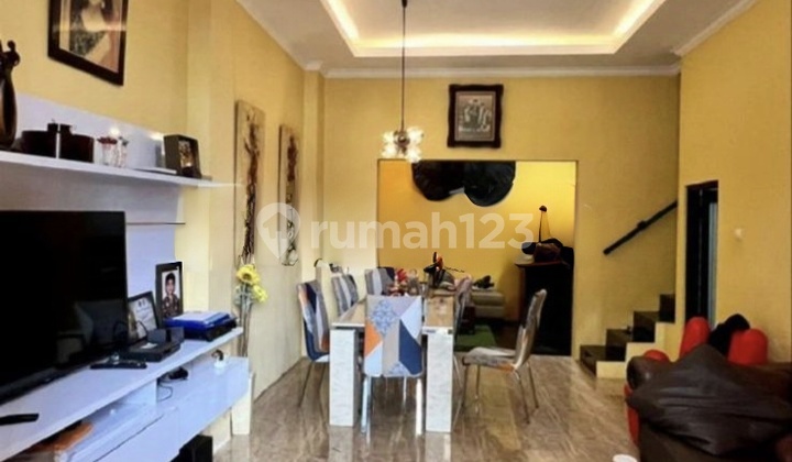 Rumah Kontrakan Bagus Furnished SHM Citraland, Surabaya 2