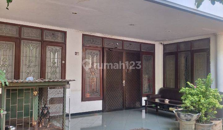 Rumah Bagus SHM di Raya Petemon, Surabaya 2