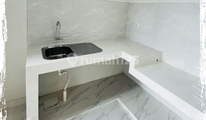 NEW HOUSE ... 3 minutes from Raya Benowo 2