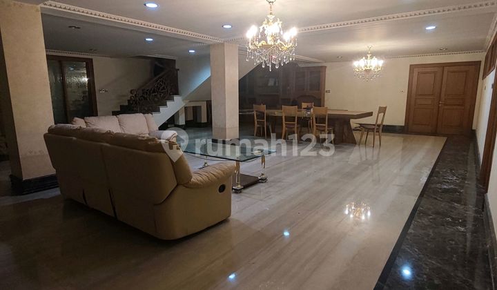 Rumah 2 Lantai Bagus SHM di Dekat Raya Darmo, Surabaya 2