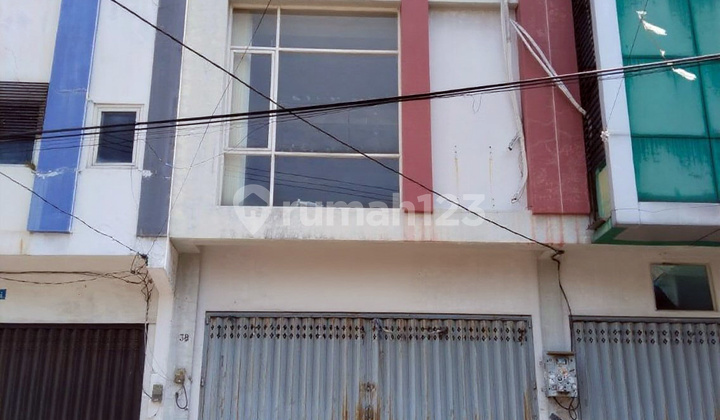 Shop House on Raya Greges