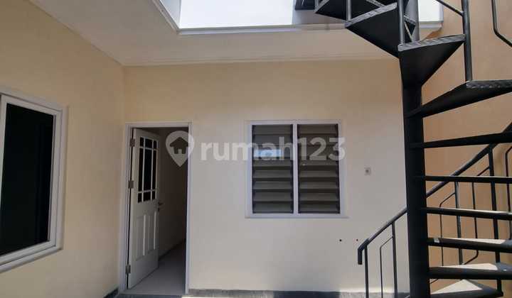 Nice House Unfurnished Freehold Certificate Tambaksari, Surabaya 2