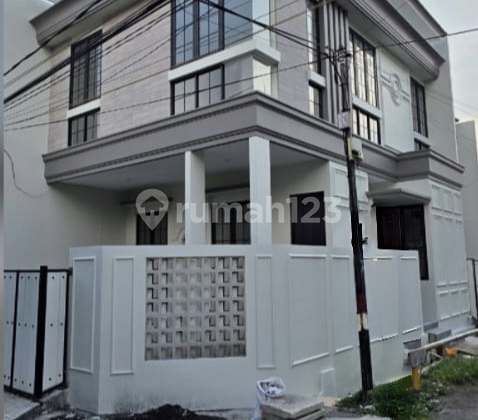 Beautiful House Unfurnished SHM Wiyung, Surabaya
