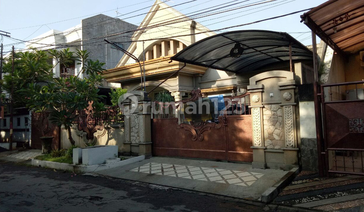 Rumah Bagus Semi Furnished SHM Manyar, Surabaya