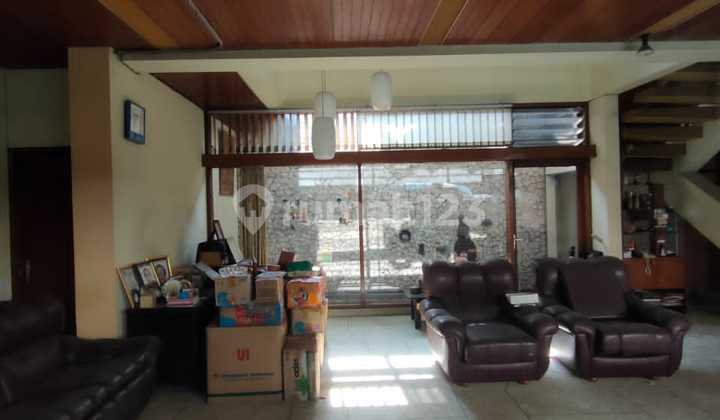 Beautiful Classic House with SHM, Tiled Roof, Surabaya 2