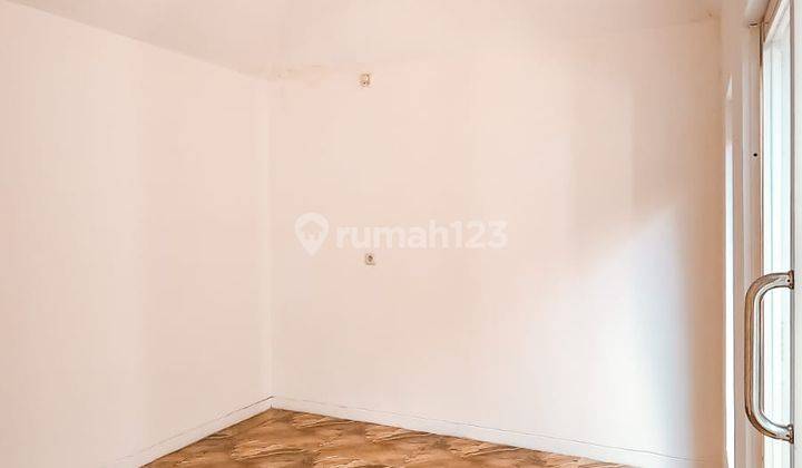 ruang keluarga rumah bagus shm di citra