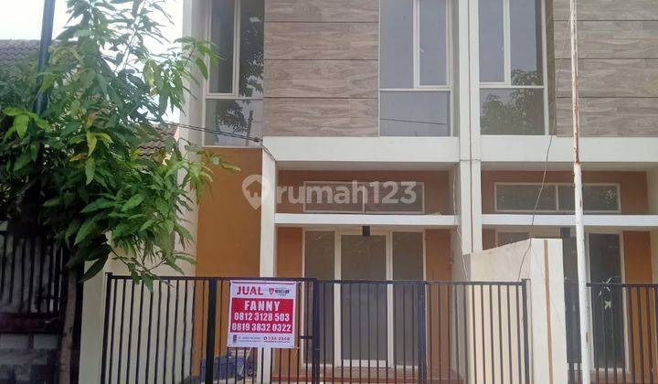 Rumah 2 Lantai Baru SHM di Intan Driyorejo Gresik, Gresik 1