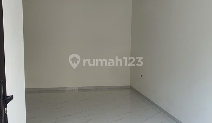 Rumah Hook Bangunan Baru Di Cipondoh, Tangerang