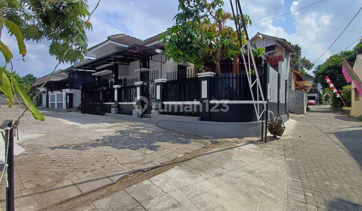 Bu ! Turun Harga! Rumah Cantik Dalam Perumahan Area Jl. Solo Dalam Ringroad Dekat Amplaz & Kampus Upn 1