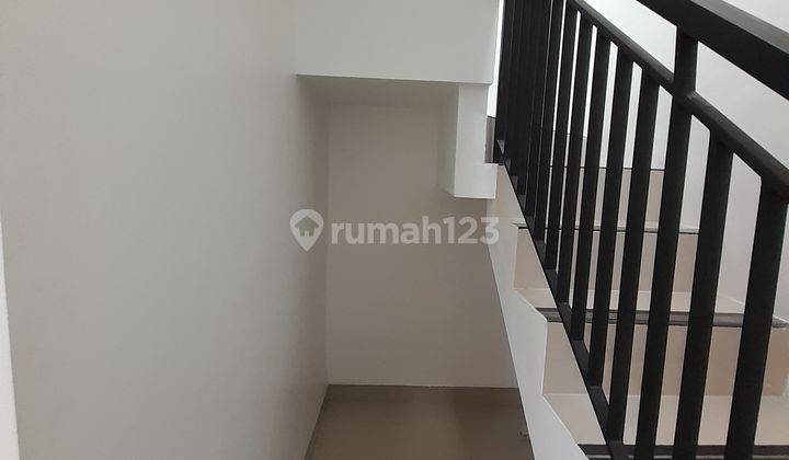 Rumah Mewah 2 Lantai Siap Huni 7