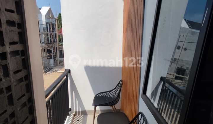 Rumah Mewah 2 Lantai Siap Huni 14