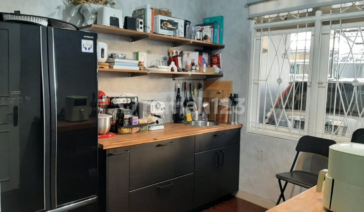 Dijual Rumah 2 Lt Rapi Dan Terawat Taman Palem Lestari 2