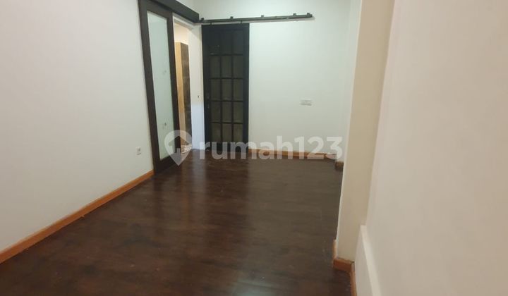 Dijual Rumah 2 Lt 4 + 1 Kt Tomang Jakarta 2