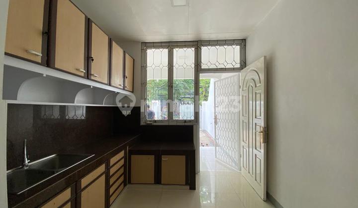 Disewakan Rumah 2 Lt Tanjung Duren Utara Jakarta