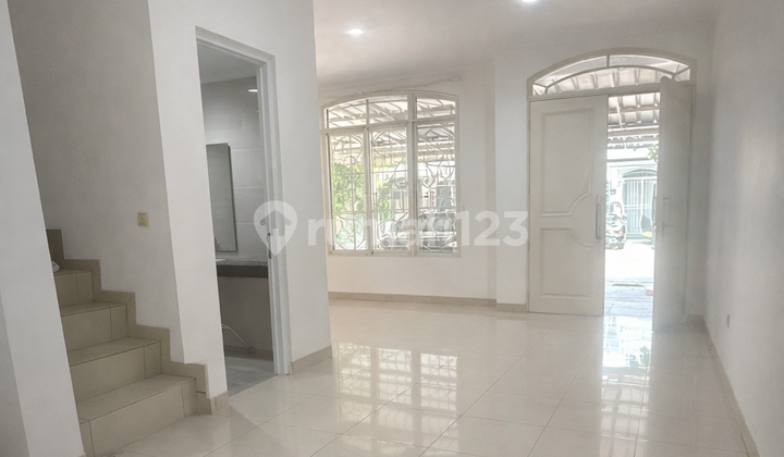 For Rent 2-Story House Semi-Furnished Green Lake City 1