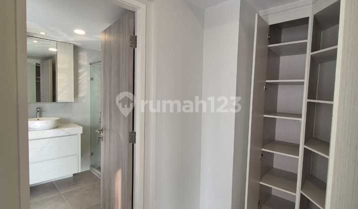 For Sale 3 Bedroom Condo Apartment Semi-Furnished in Taman Anggrek, West Jakarta 2