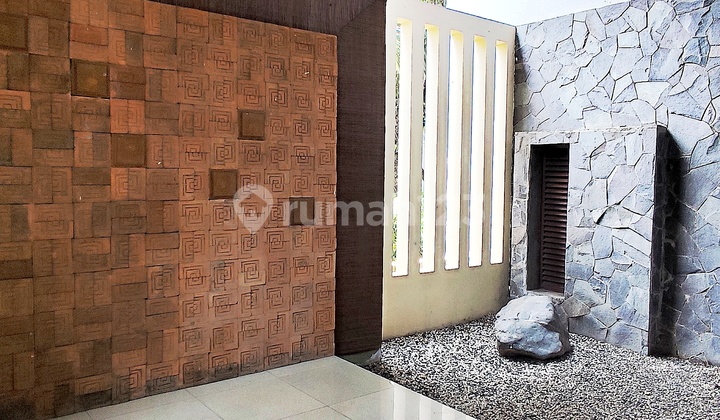 SEWA RUMAH MEGAH LINGKUNGAN EKSKLUSIF 2