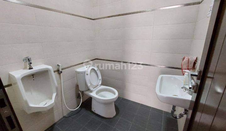 Disewakan Ruko Di Pertokoan, Daerah Pasar Baru, Suniaraja, Otista. 5 Lantai dan Lift
Lokasi Strategis, Pusat Perdagangan, cocok untuk bank atau kantor 3