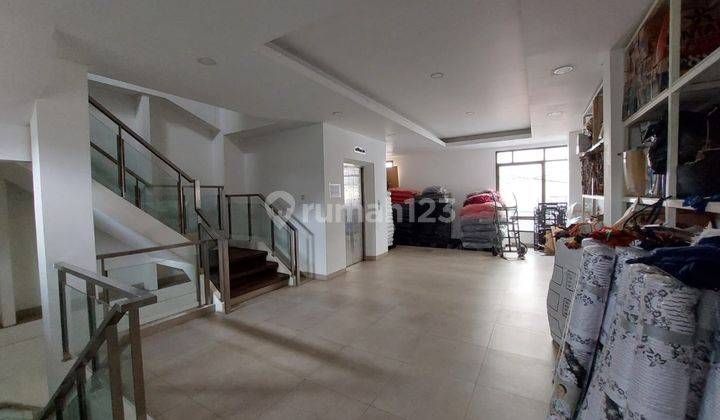 Disewakan Ruko Di Pertokoan, Daerah Pasar Baru, Suniaraja, Otista. 5 Lantai dan Lift
Lokasi Strategis, Pusat Perdagangan, cocok untuk bank atau kantor 5