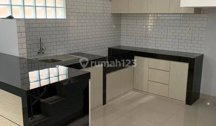 Di Jual Rumah/Bangunan Baru Cijerah 

SHM 1