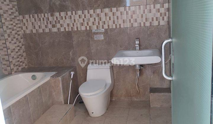 For Sale Rumah Ex Salon Kecantikan di Cipedes 5