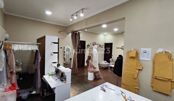 For Rent Rumah Klasik Strategis di Tengah Kota 2