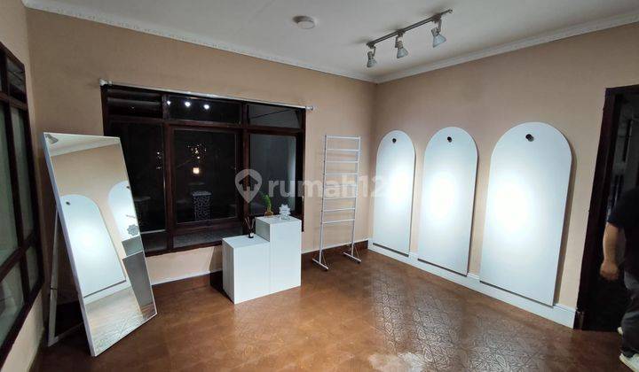 For Rent Rumah Klasik Strategis di Tengah Kota 8