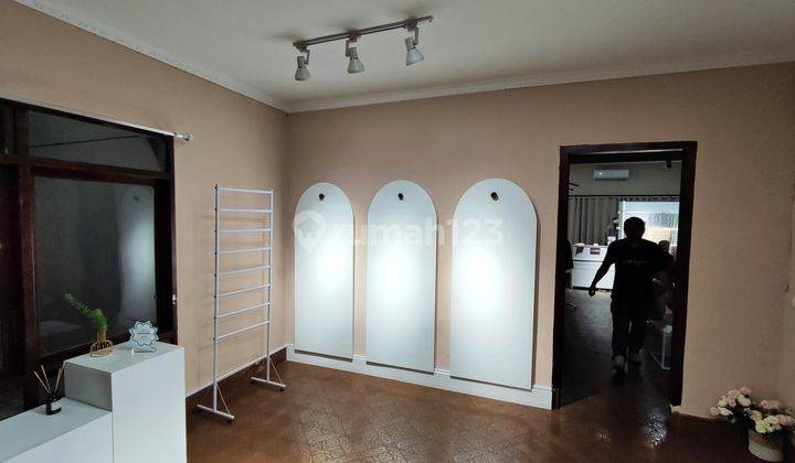 For Rent Rumah Klasik Strategis di Tengah Kota 9