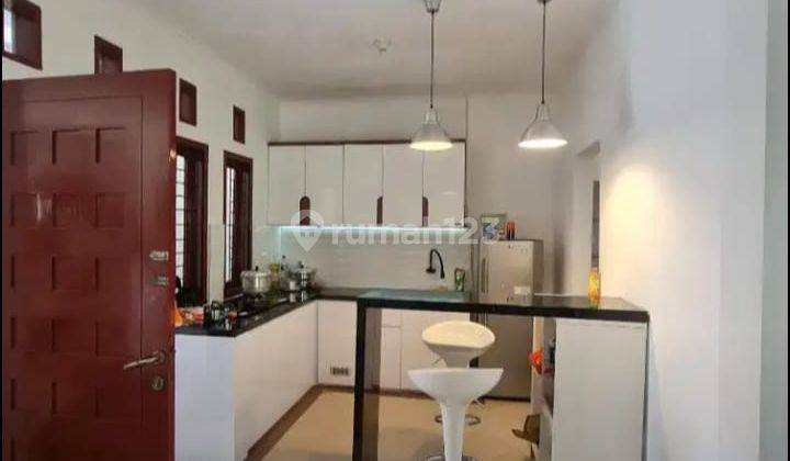 For Rent Rumah Klasik Strategis di Tengah Kota 12