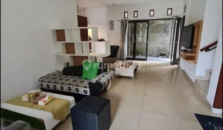 For Rent Rumah Klasik Strategis di Tengah Kota 13