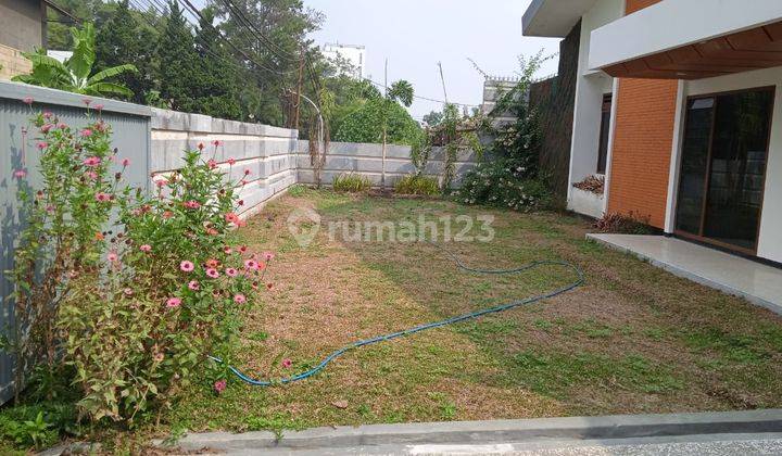 For Sale Rumah Besar Terawat di Setrasari 1