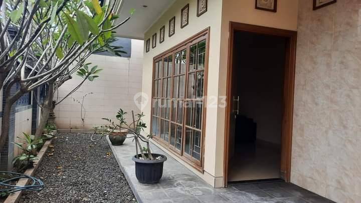 Rumah di Jl merdeka renon denpasar bali 2