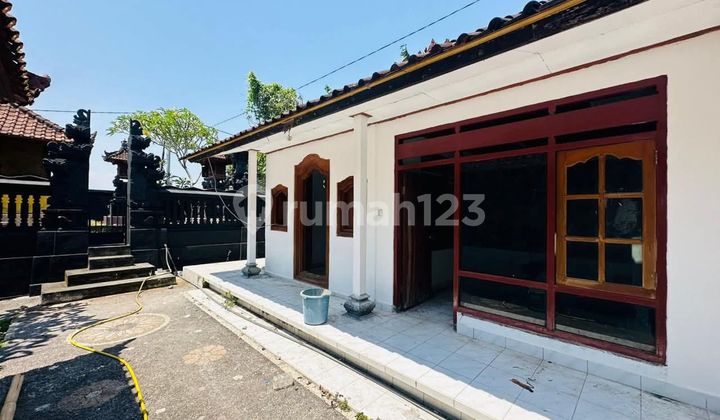Beautiful House in Balinese Style, Located in Singapadu, Gianyar, Bali