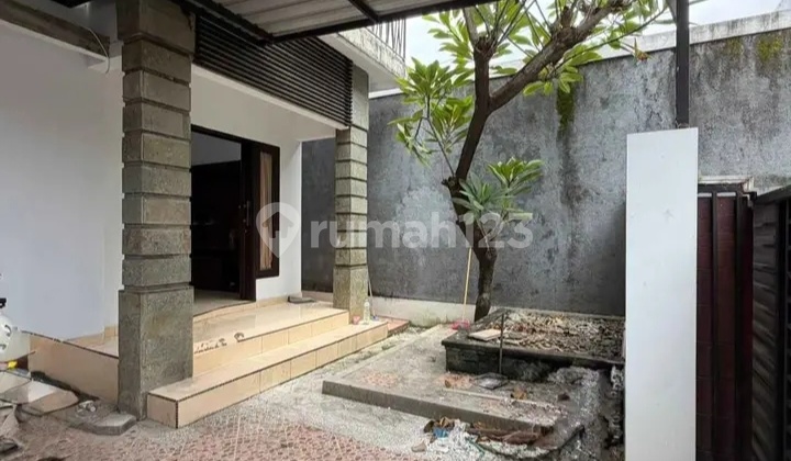 Two-Story House in a Strategic Location on Tukad Barito Renon 2