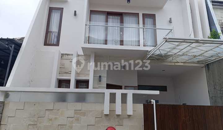 Rumah Cantik Modern Stlye Berada Di Komplek Perumahan Sidakarya