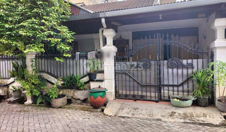 Rumah 2 Lantai Bagus SHM di Griya Kebraon Tengah, Surabaya 1