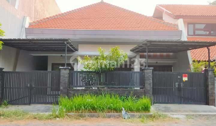 tampak depan rumah bagus shm di nginden