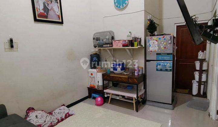 ruang keluarga rumah baru di perumahan de