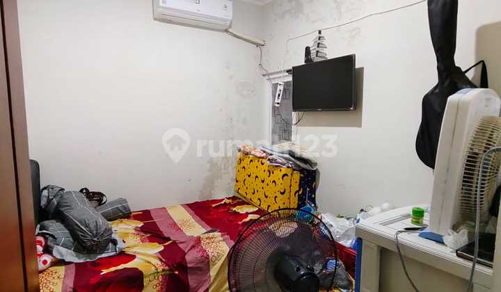 kamar tidur rumah baru di perumahan de