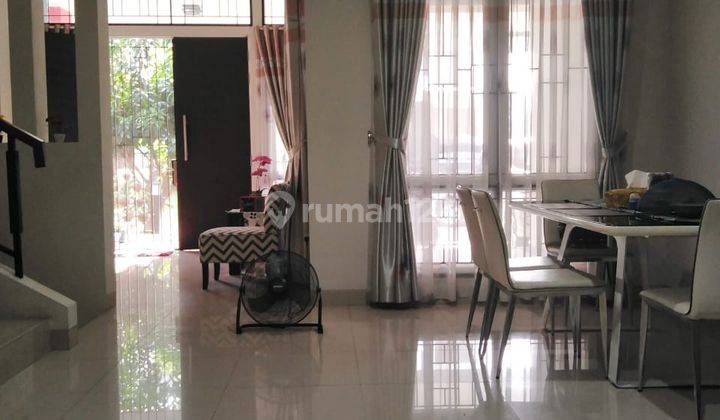 Dijual Rumah Bertingkat Minimalis Modern di Kota Wisata 1