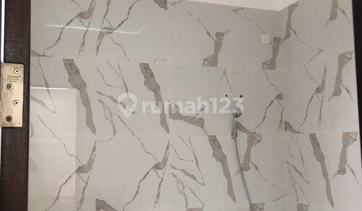Rumah Baru Depan Taman ,Cakep Siap Huni 6