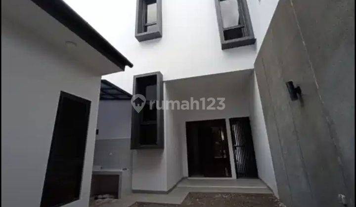 Dijual Rumah Bertingkat 3 Lantai Minimalis, Depan Taman 2