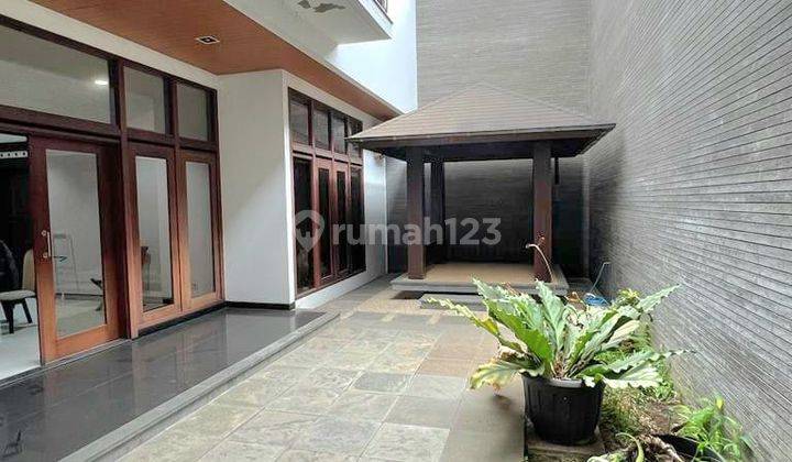 Rumah 2 Lantai Bagus Semi Furnished di Batununggal, Bandung 1