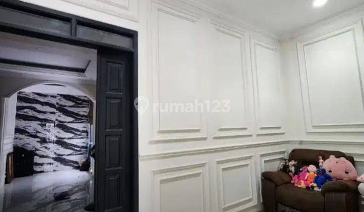 Rumah Classic Eropa Furnished SHM di Antapani, Bandung 2