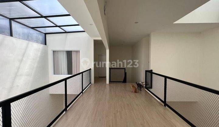 Rumah Bagus 2 Lantai Furnished di Holis Cigondewah, Bandung 1