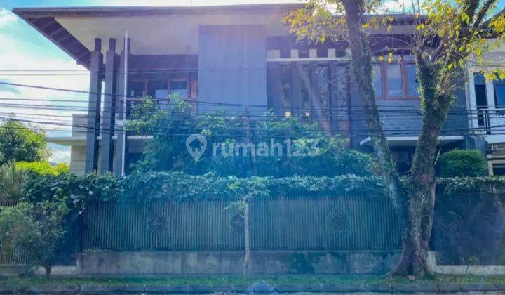 Rumah Mewah Asri Semi Furnished di Turangga, Bandung 1