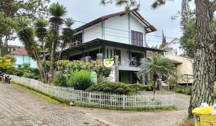 Rumah Villa Istana Bunga Lembang Bandung 1