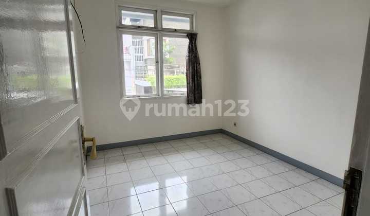 Dijual Cepat Rumah Arah Timur Laut @Taman Palem Lestari 2